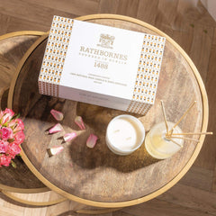 Aromatinės žvakės ir namų kvapo rinkinys DUBLIN TEA ROSE, OUD & PATCHOULI - SILUETI