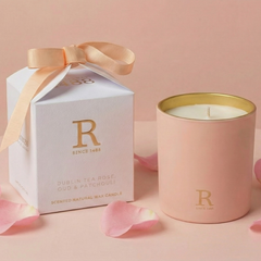 RATHBORNES 1488 Riboto Leidimo Aromatinė Žvakė DUBLIN TEA ROSE 230g - www.SILUETI.shop