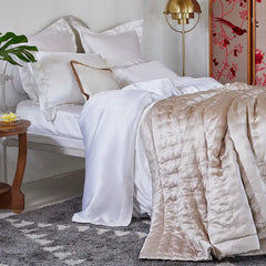 Šilko paklodė su guma WHITE - SILUETI