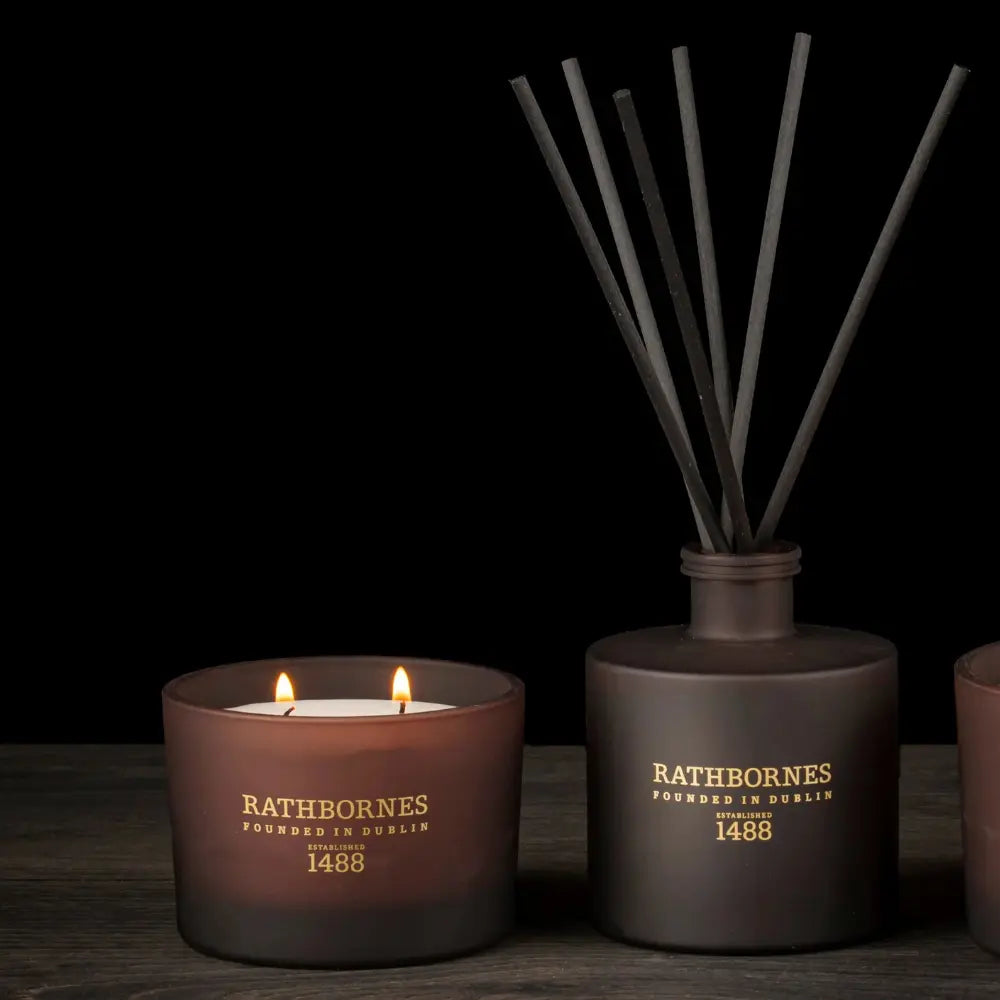 Aromatinė žvakė SEANCHAÍ EMBER 190 g | Interjero dekoras ir dovanos | SILUETI e-boutique