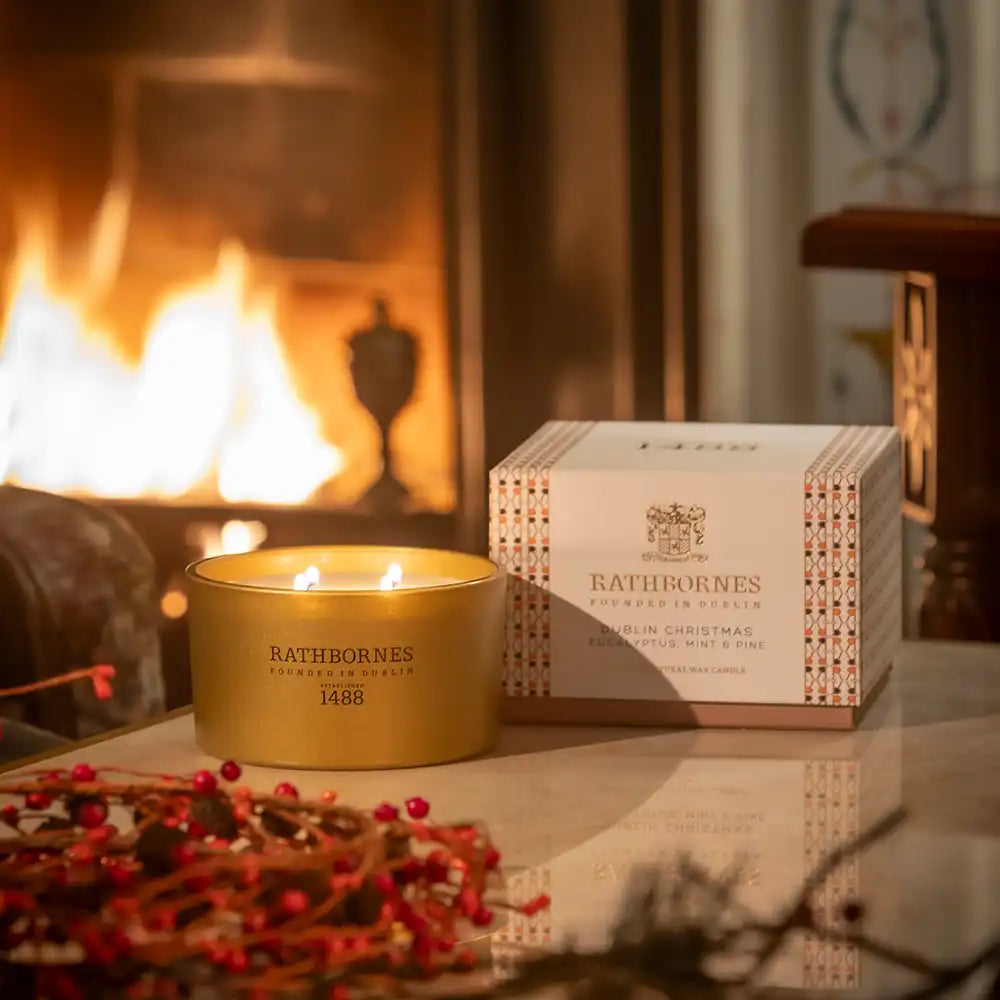 RATHBORNES Aromatinė žvakė DUBLIN CHRISTMAS | Interjero dekoras ir dovanos | SILUETI 