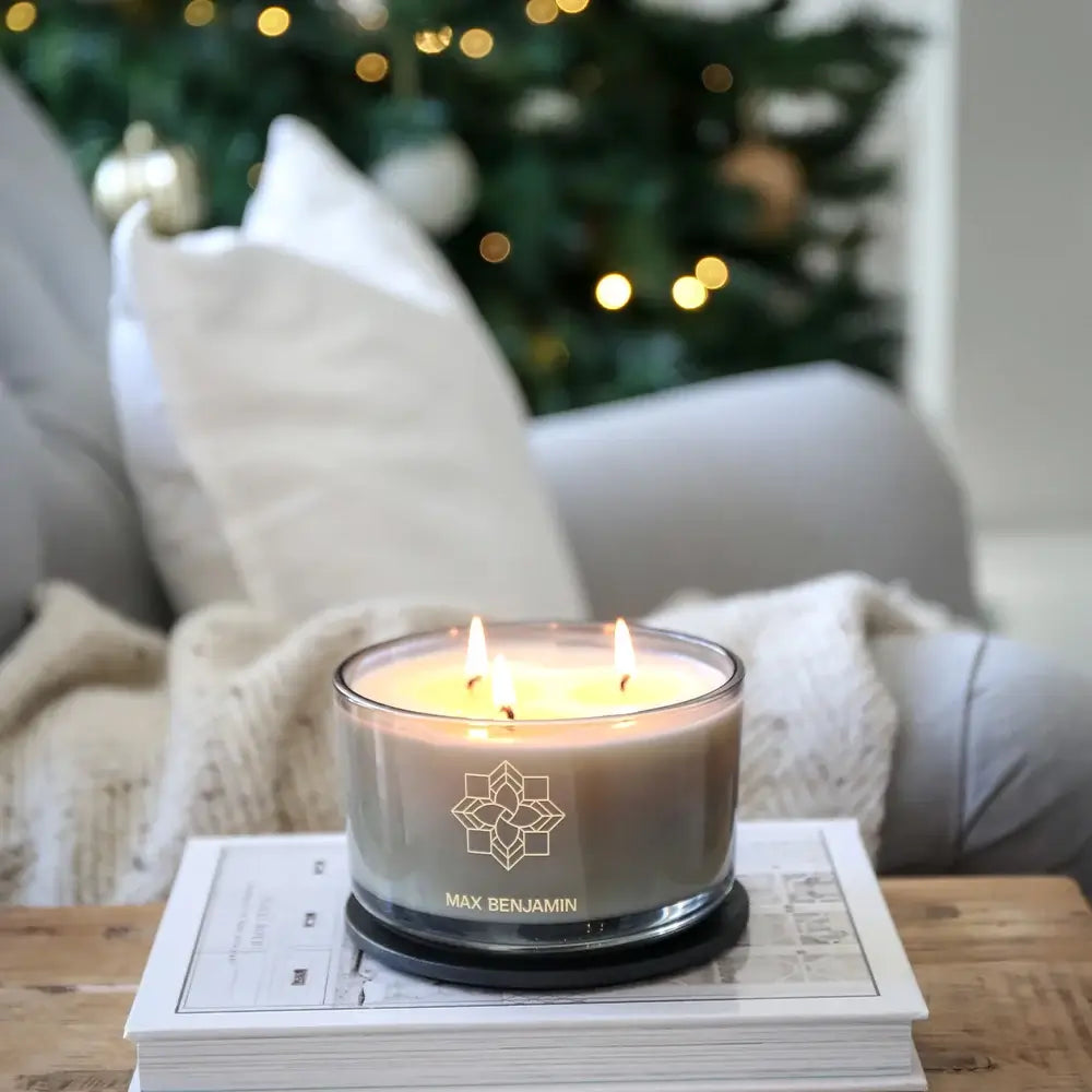 Aromatinė trijų dagčių žvakė CLOVES & CINNAMON 560 g | MAX BENJAMIN | SILUETI