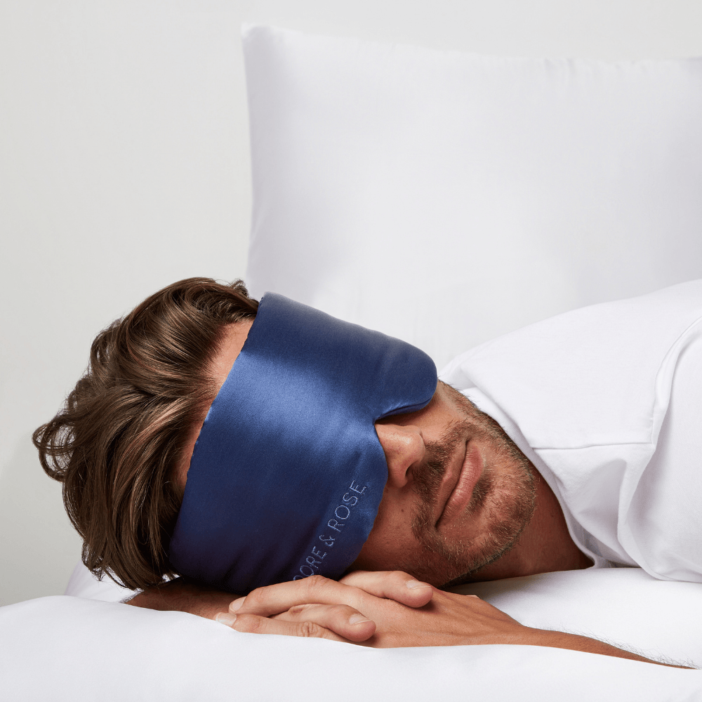 Šilkinė miego kaukė DEEP SLEEP MASK DARK BLUE | DORE & ROSE | www.SILUETI.shop