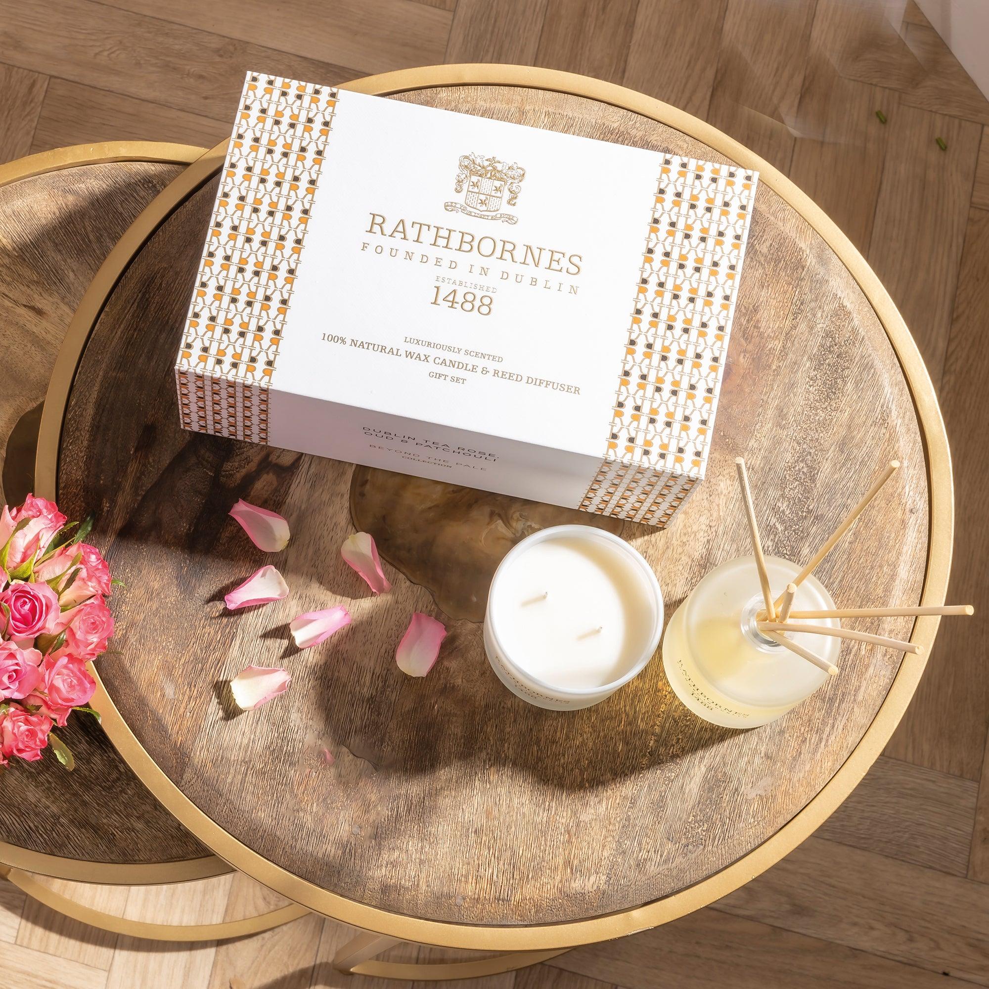 Aromatinės žvakės ir namų kvapo rinkinys DUBLIN TEA ROSE, OUD & PATCHOULI - SILUETI