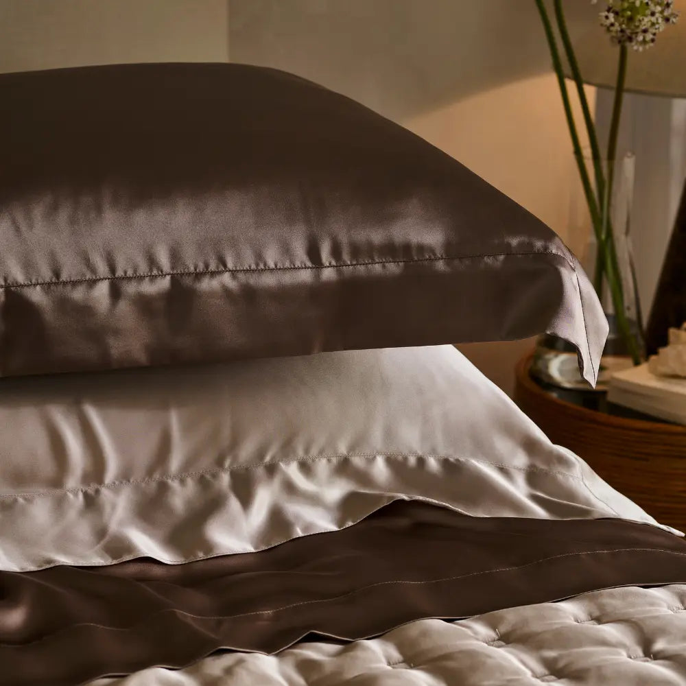 GINGERLILY Šilkinis užvalkalas pagalvei MOCHA 50x75 cm - SILUETI.shop