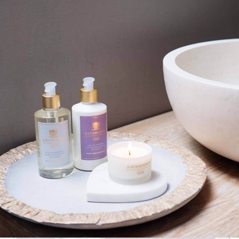 Aromatinio prausiklio ir losjono rinkinys WHITE PEPPER, HONEYSUCKLE & VETIVERT - SILUETI