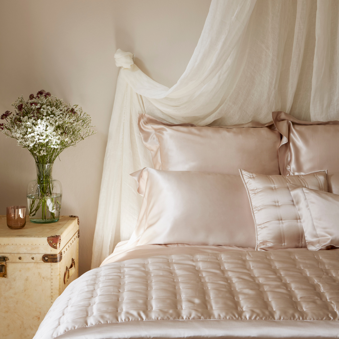 Šilkinis užvalkalas pagalvei BLUSH - SILUETI.shop