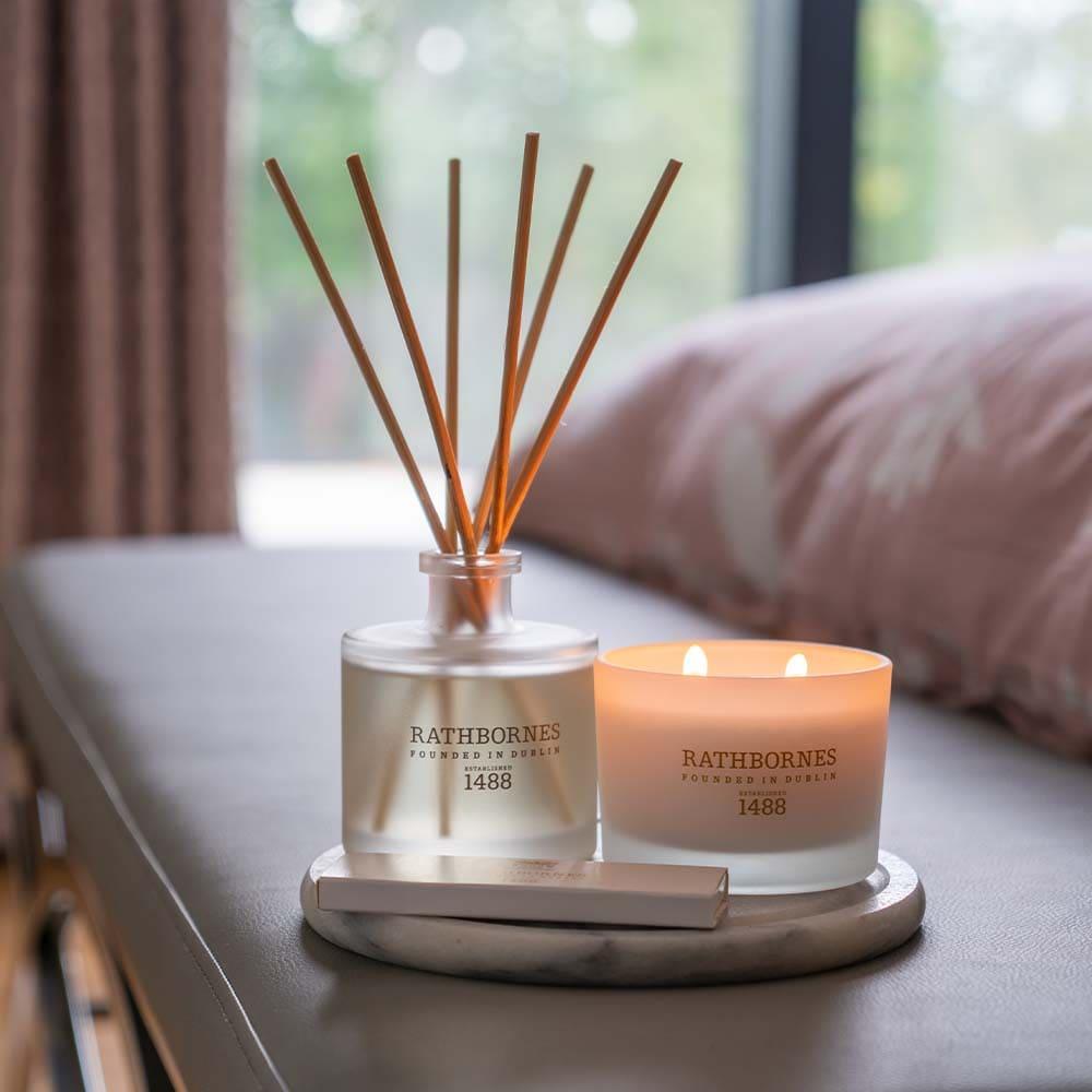 Namų kvapas WHITE PEPPER, HONEYSUCKLE & VETIVER 200 ml - SILUETI